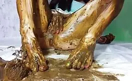 She loves to cover her entire body with shit