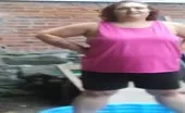 Big ass babe shitting
